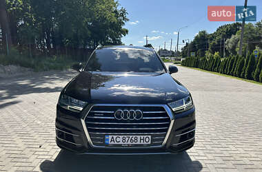 Внедорожник / Кроссовер Audi Q7 2017 в 