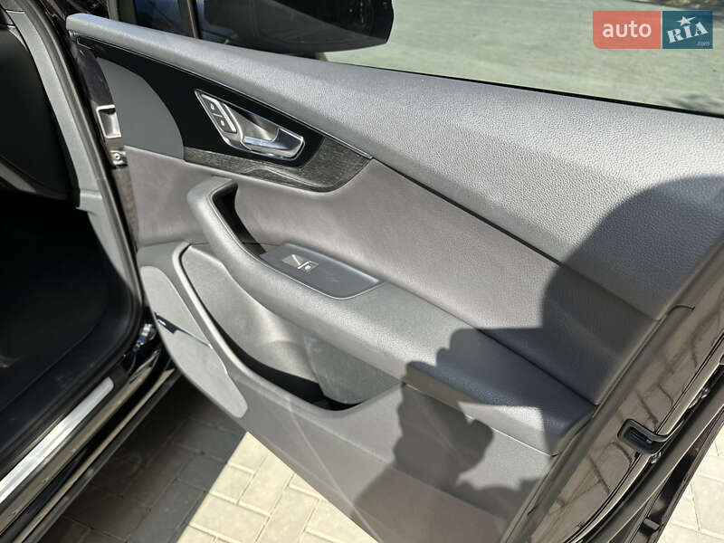 Внедорожник / Кроссовер Audi Q7 2017 в Луцке