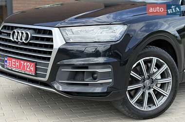 Внедорожник / Кроссовер Audi Q7 2017 в 