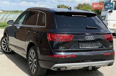Внедорожник / Кроссовер Audi Q7 2017 в 