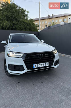 Позашляховик / Кросовер Audi Q7 2017 в 
