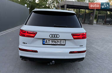 Позашляховик / Кросовер Audi Q7 2017 в 