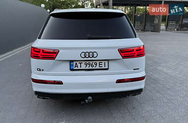 Позашляховик / Кросовер Audi Q7 2017 в 