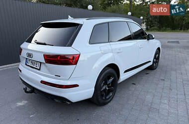 Позашляховик / Кросовер Audi Q7 2017 в 