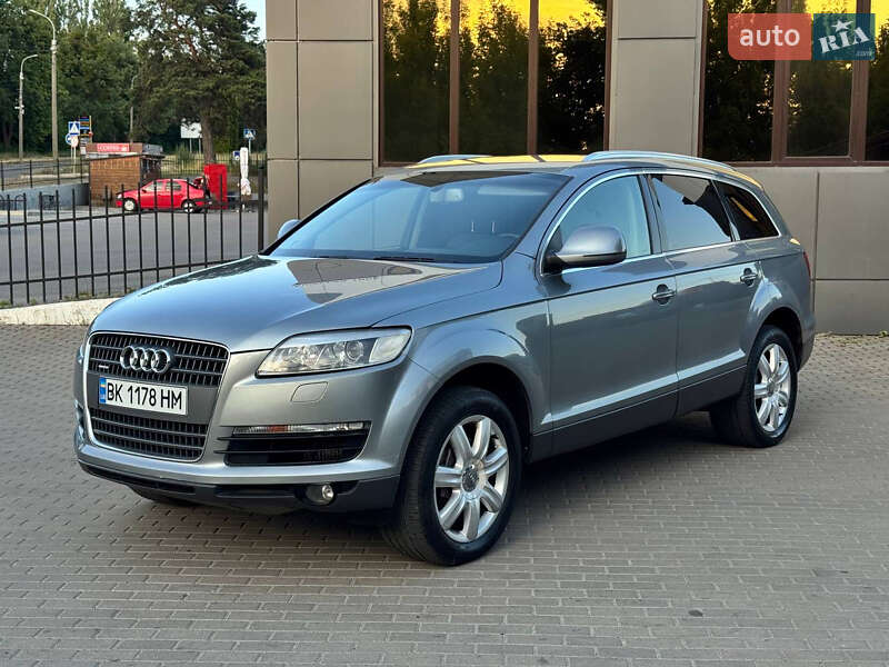 Позашляховик / Кросовер Audi Q7 2006 в Рівному