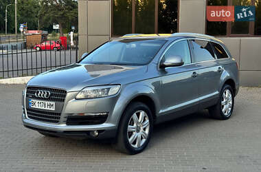 Внедорожник / Кроссовер Audi Q7 2006 в 