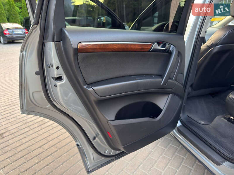Позашляховик / Кросовер Audi Q7 2006 в Рівному