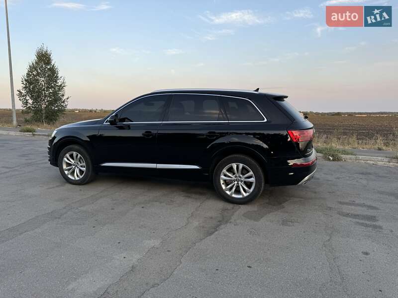Позашляховик / Кросовер Audi Q7 2019 в Києві