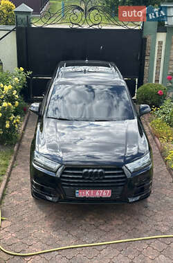Внедорожник / Кроссовер Audi Q7 2016 в 