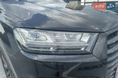Внедорожник / Кроссовер Audi Q7 2016 в 
