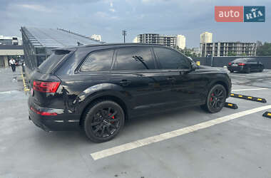 Внедорожник / Кроссовер Audi Q7 2016 в 