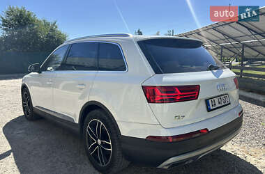 Позашляховик / Кросовер Audi Q7 2015 в 