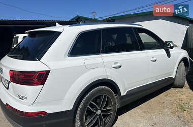 Позашляховик / Кросовер Audi Q7 2015 в 