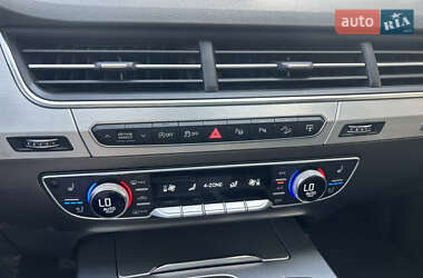 Позашляховик / Кросовер Audi Q7 2015 в 