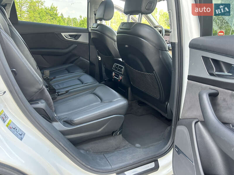 Внедорожник / Кроссовер Audi Q7 2015 в Подгайцах