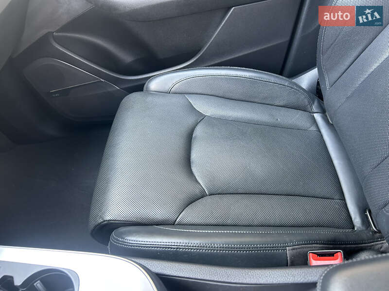 Внедорожник / Кроссовер Audi Q7 2015 в Подгайцах