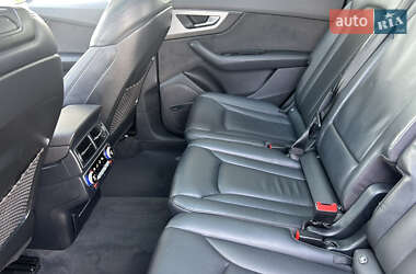 Позашляховик / Кросовер Audi Q7 2015 в 