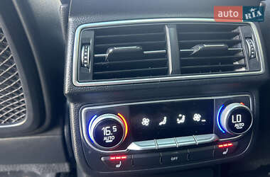 Позашляховик / Кросовер Audi Q7 2015 в 