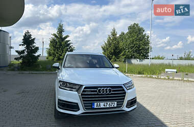 Позашляховик / Кросовер Audi Q7 2015 в 