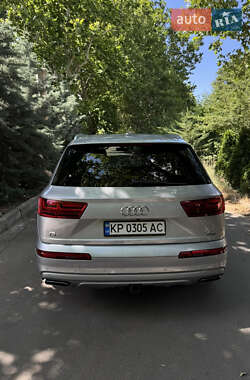 Внедорожник / Кроссовер Audi Q7 2016 в 