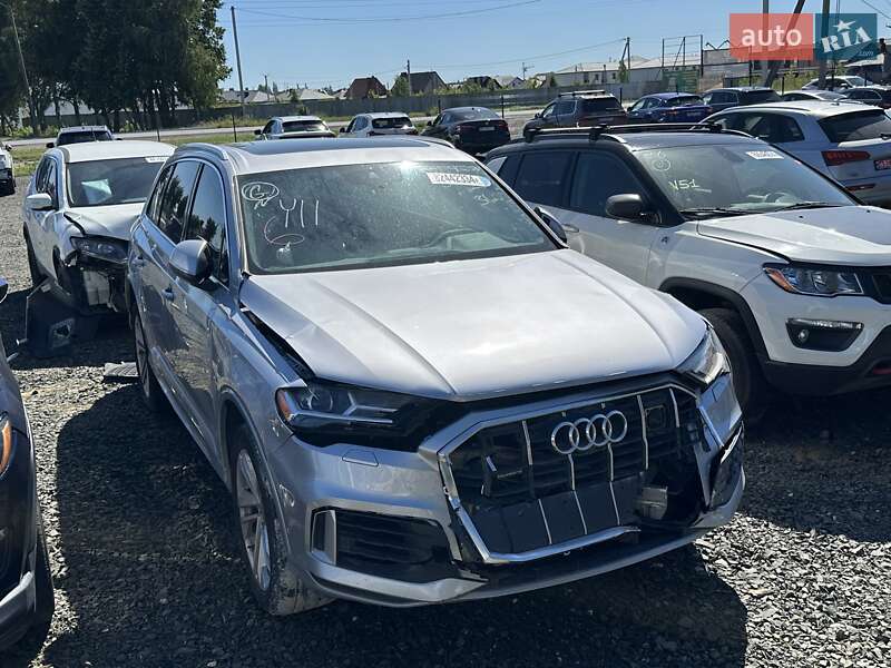 Внедорожник / Кроссовер Audi Q7 2021 в 