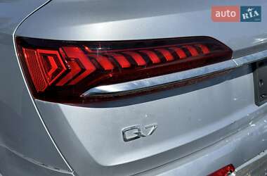 Внедорожник / Кроссовер Audi Q7 2021 в 