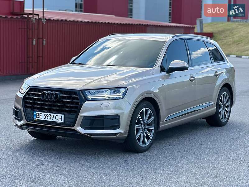 Внедорожник / Кроссовер Audi Q7 2018 в 