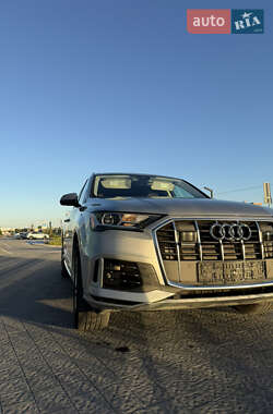 Внедорожник / Кроссовер Audi Q7 2022 в 