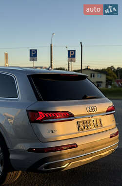 Внедорожник / Кроссовер Audi Q7 2022 в 