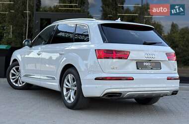 Внедорожник / Кроссовер Audi Q7 2016 в 