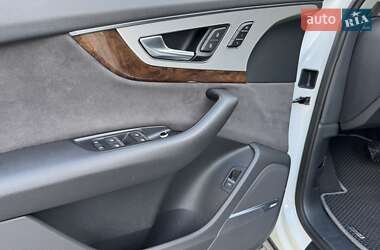 Внедорожник / Кроссовер Audi Q7 2016 в 