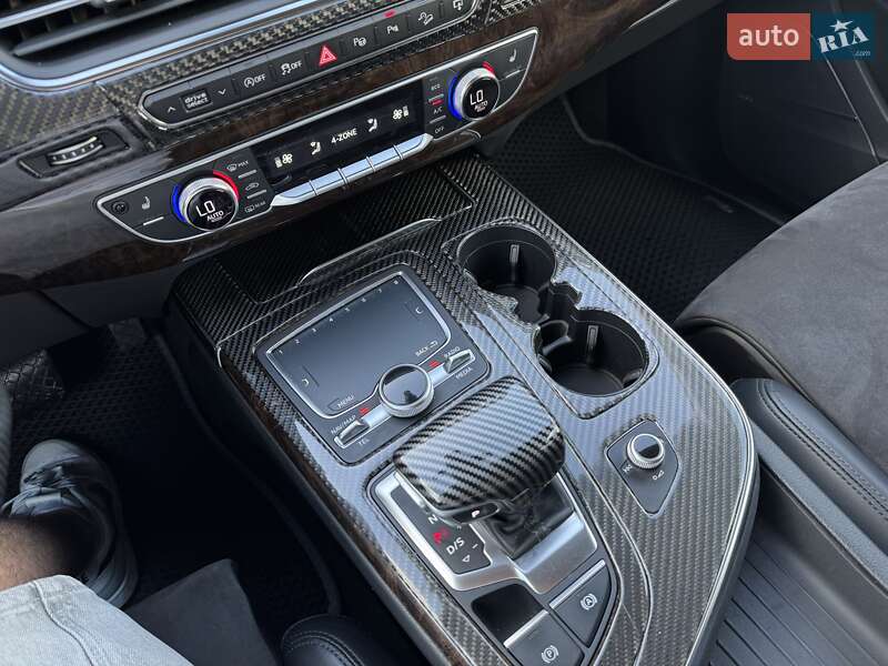 Внедорожник / Кроссовер Audi Q7 2016 в Киеве
