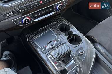 Внедорожник / Кроссовер Audi Q7 2016 в 