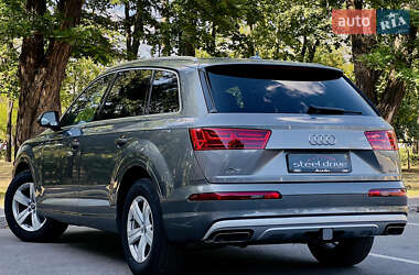 Внедорожник / Кроссовер Audi Q7 2017 в 