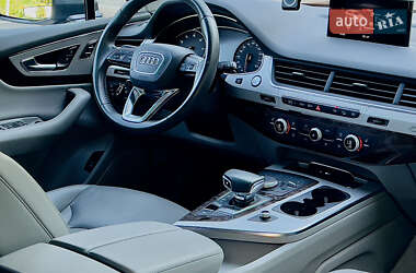 Внедорожник / Кроссовер Audi Q7 2017 в 