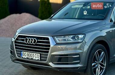 Внедорожник / Кроссовер Audi Q7 2016 в 