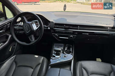 Внедорожник / Кроссовер Audi Q7 2016 в 