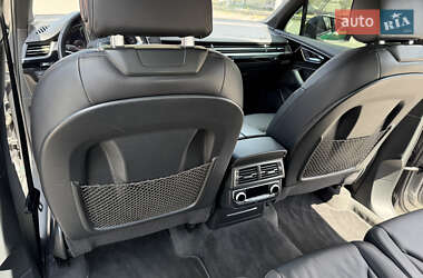 Внедорожник / Кроссовер Audi Q7 2016 в 