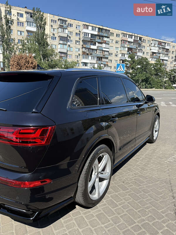 Внедорожник / Кроссовер Audi Q7 2018 в Киеве