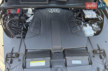 Позашляховик / Кросовер Audi Q7 2018 в 