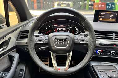 Внедорожник / Кроссовер Audi Q7 2018 в 