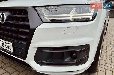 Внедорожник / Кроссовер Audi Q7 2016 в 