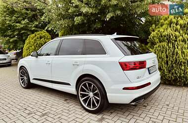 Внедорожник / Кроссовер Audi Q7 2016 в 