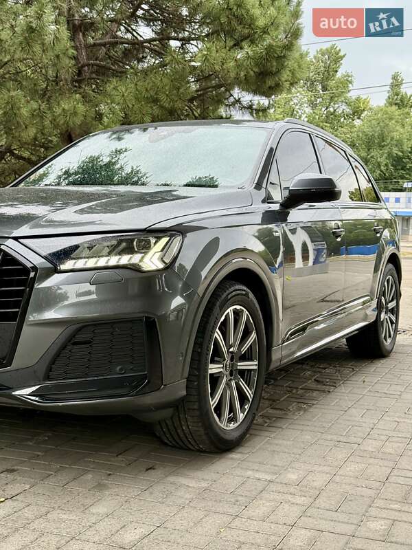 Внедорожник / Кроссовер Audi Q7 2021 в Днепре