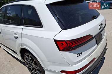 Позашляховик / Кросовер Audi Q7 2020 в 
