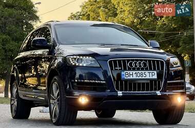 Позашляховик / Кросовер Audi Q7 2012 в 