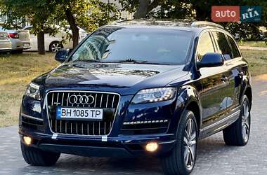 Позашляховик / Кросовер Audi Q7 2012 в 