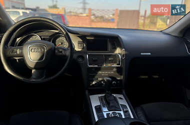 Внедорожник / Кроссовер Audi Q7 2006 в 