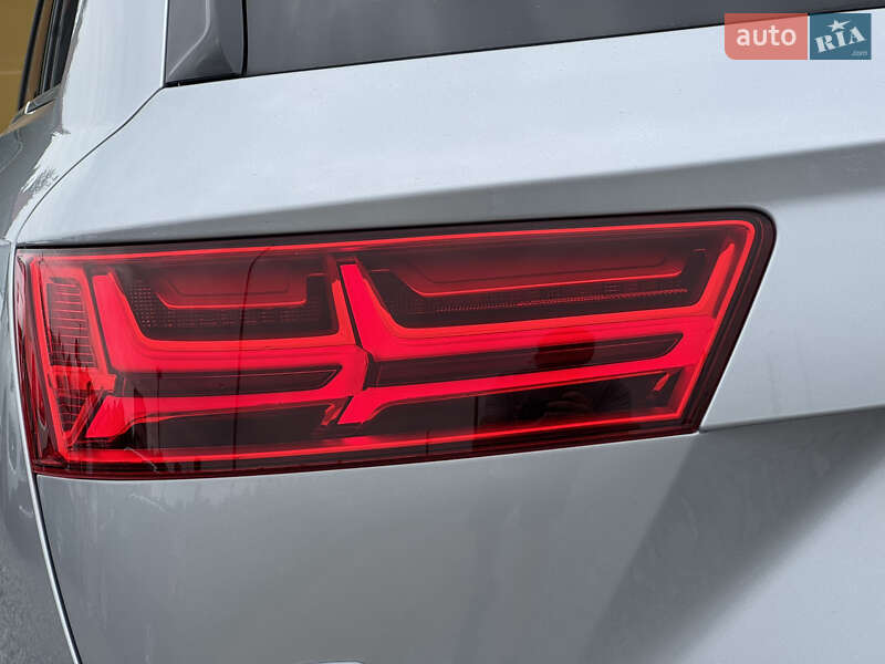 Внедорожник / Кроссовер Audi Q7 2017 в Стрые