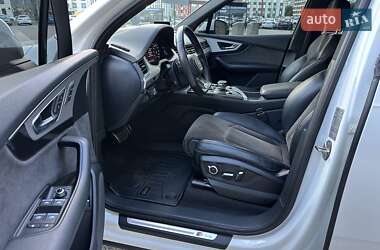 Позашляховик / Кросовер Audi Q7 2017 в 
